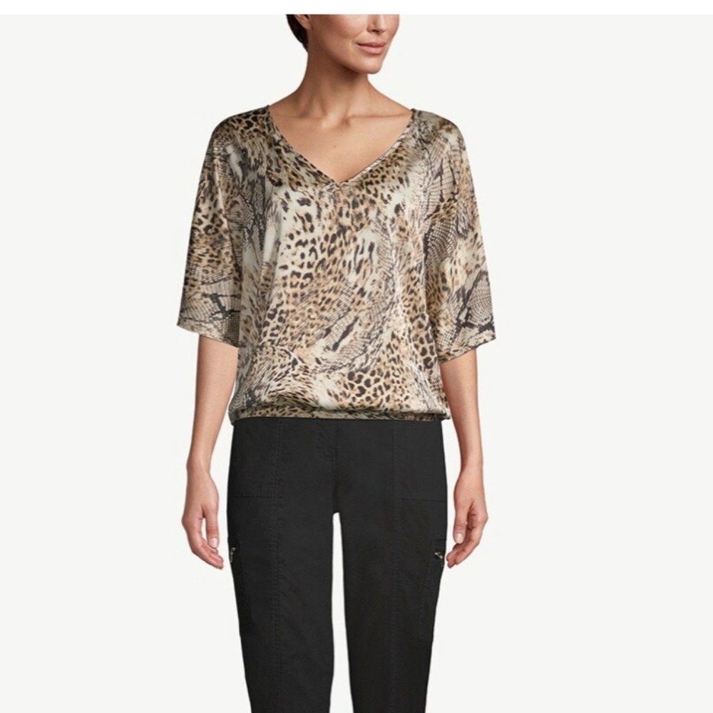 Chico’s V neck Pullover soft & silky animal print size 0
